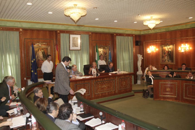 Imagen de la noticia El Pleno clama por infraestructuras educativas y…