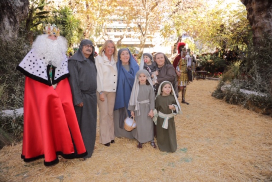 La alcaldesa visita el tradicional Belén Viviente de las Hermanas Maldonado