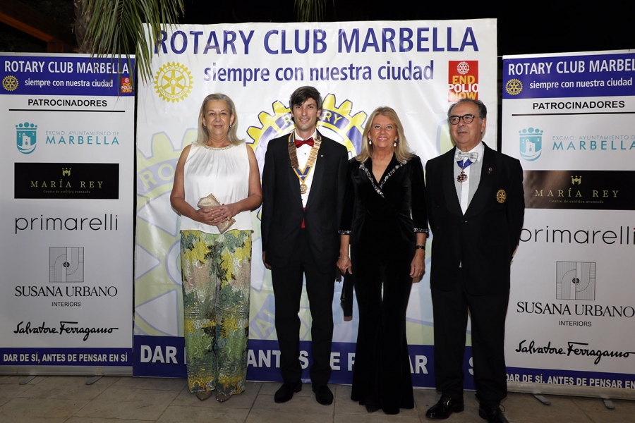 La alcaldesa destaca el compromiso del Rotary Club Marbella durante la pandemia en la gala del 43 aniversario de la institucion