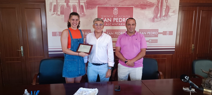 La Tenencia de Alcaldía de San Pedro Alcántara reconoce a los jóvenes Carla Viegas y Manuel Pérez por sus éxitos deportivos en campeonatos nacionales e internacionales