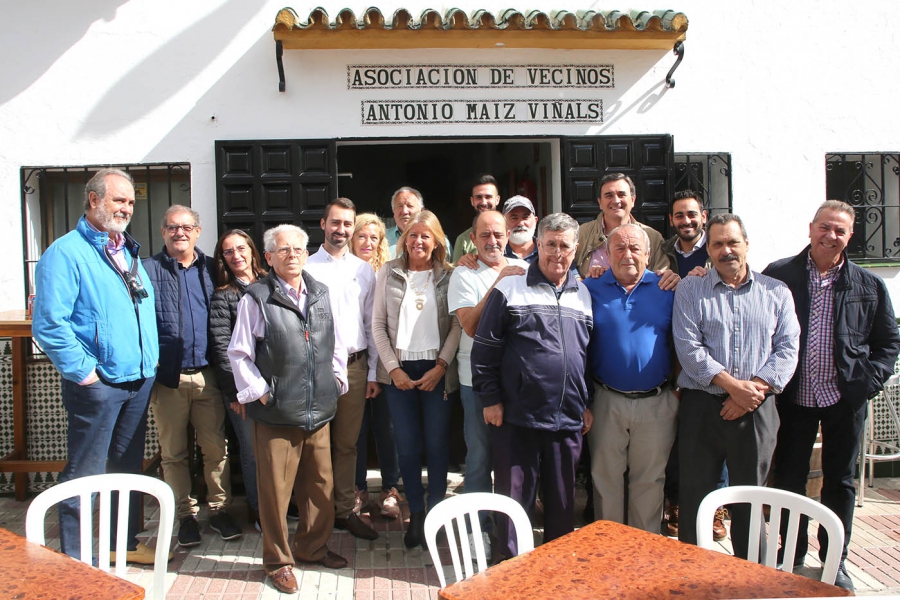 La alcaldesa asiste al XXX Aniversario de la AAVV Maíz Viñals