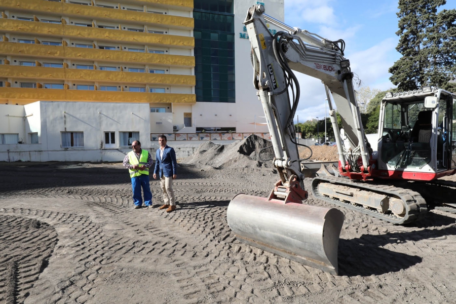 El Ayuntamiento comienza los trabajos para habilitar 84 plazas de estacionamiento en una parcela anexa al Palacio de Congresos