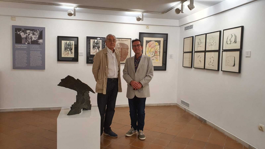 El Museo del Grabado recibe la visita del galerista Germán Bandrés, prestatario de las piezas que integran la exposición ‘Pablo Serrano. Obra gráfica 1963-1984’