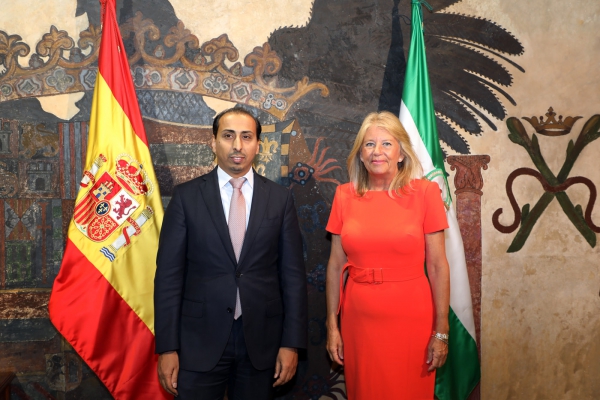 La alcaldesa recibe al cónsul general adjunto de Arabia Saudí en Málaga y valora la posibilidad de que se establezca una conexión directa permanente entre la península arábiga y la Costa del Sol