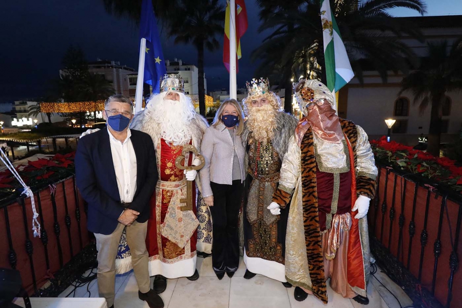 La alcaldesa recibe a Los Reyes Magos en San Pedro Alcántara