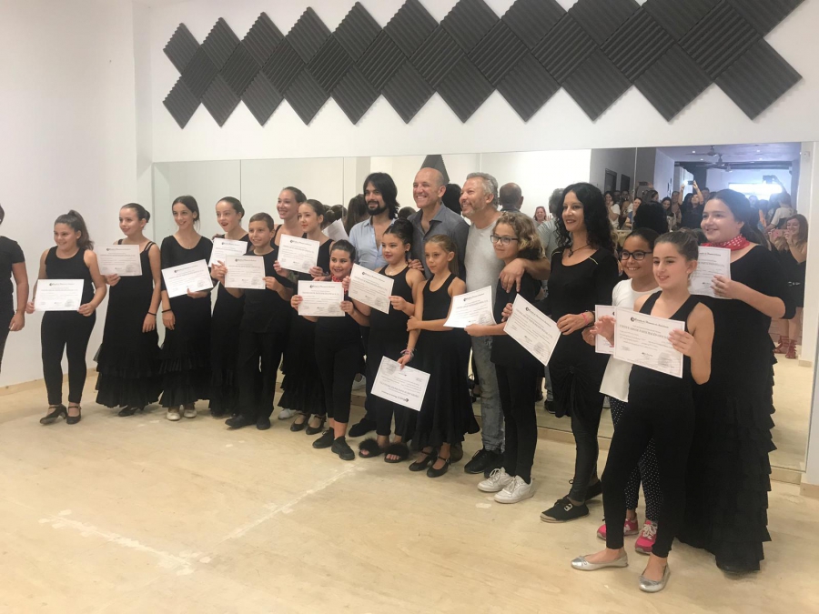 Entrega de certificaciones oficiales dentro del programa de la I Muestra 'San Pedro, Corazón Flamenco'