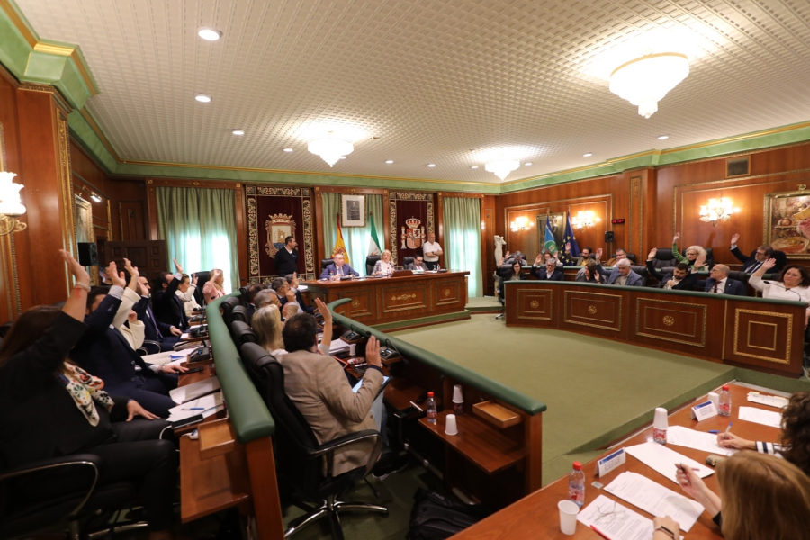 El Ayuntamiento culmina el proceso para dotar a Marbella de una herramienta esencial para el desarrollo del planeamiento con la aprobación definitiva de las normas urbanísticas en el Pleno