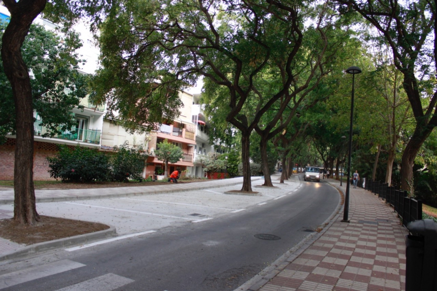 El Ayuntamiento soluciona el problema de circulación existente en la parte alta de la calle Juan Alameda con la remodelación de un tramo de dicha vía y habilita 17 nuevas plazas de aparcamiento