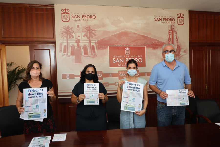 La Tenencia de Alcaldía de San Pedro Alcántara apoya nuevamente la iniciativa de Apymespa de repartir 2.500 tarjetas de descuento para escolares en una veintena de comercios locales