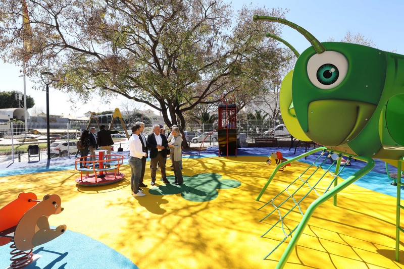 El Ayuntamiento culmina las obras del parque infantil del bulevar Ashmawi, un espacio con el que Marbella alcanza los 2.000 metros cuadrados de nuevas áreas de juegos esta legislatura