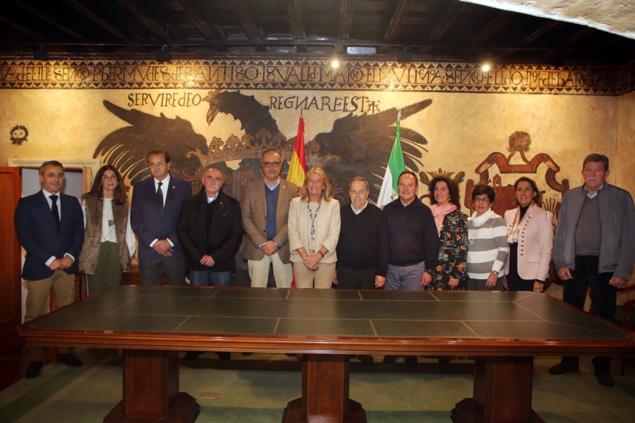 La alcaldesa recibe a las nuevas Juntas de Gobierno de la Hermandad Sacramental y de Los Romeros de San Bernabé