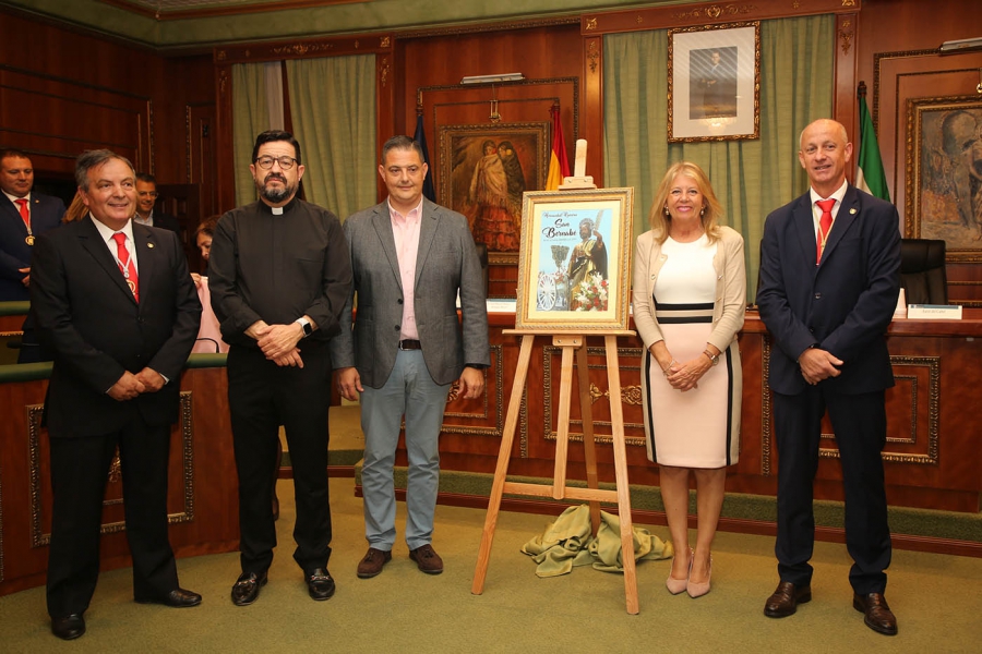 El Ayuntamiento acoge la presentación del pregonero y el cartel de la Hermandad de los Romeros de San Bernabé