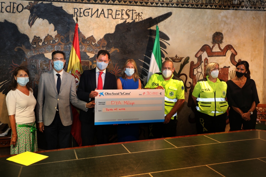 La Fundación La Caixa respalda con una aportación de 30.000 euros la iniciativa de la tarjeta-monedero para familias vulnerables impulsada por el Ayuntamiento en colaboración con la asociación DYA