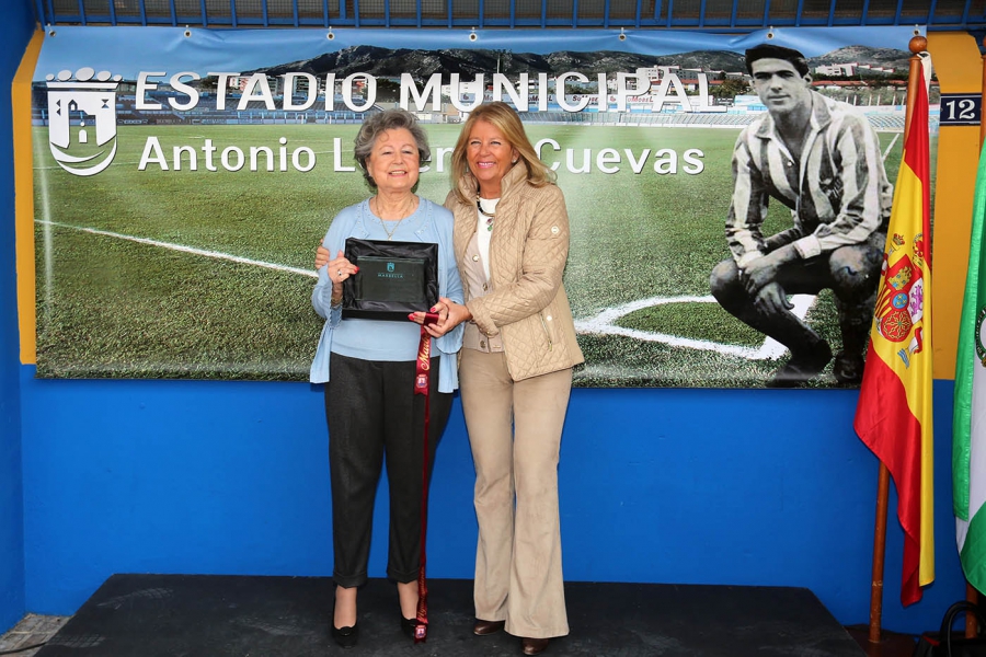 El Ayuntamiento homenajea a Antonio Lorenzo Cuevas por su contribución al deporte de Marbella otorgando su nombre al Estadio Municipal de Fútbol