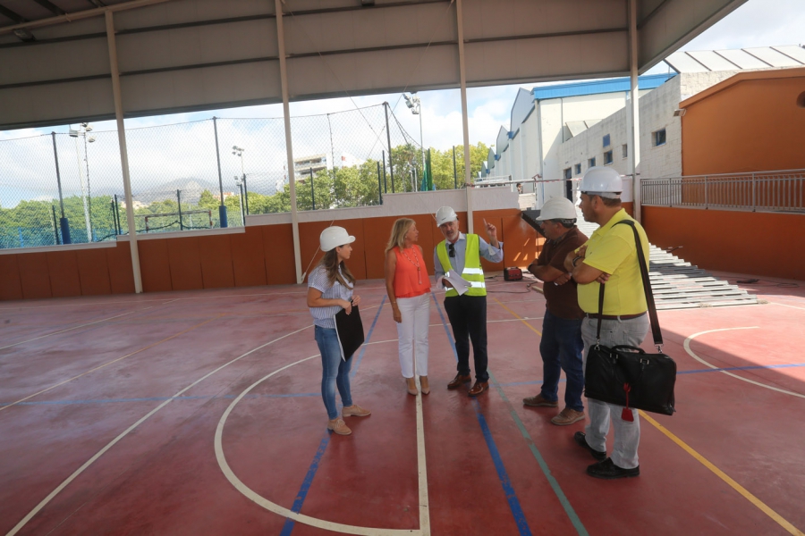 El Ayuntamiento acomete el cerramiento integral de las pistas cubiertas del complejo deportivo Antonio Serrano Lima
