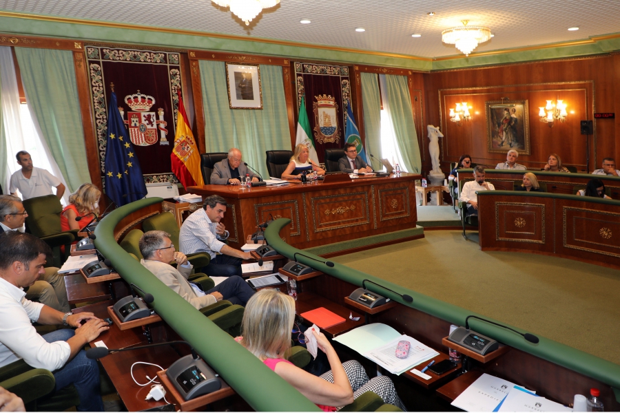 El Ayuntamiento aprueba en el Pleno una partida cercana a los 800.000 euros para afrontar su compromiso con el inicio de las obras de la carretera de Istán, que comenzarán en otoño
