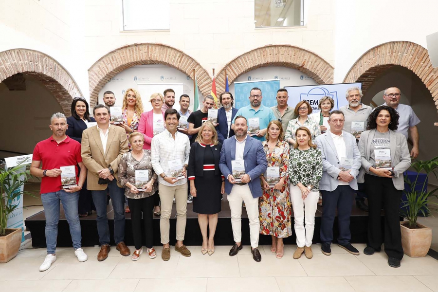 El Ayuntamiento reconoce “la trayectoria, innovación y la labor durante la pandemia” de una veintena de comercios del distrito Este de Marbella