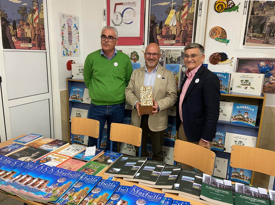 El Ayuntamiento donará más de 150 libros a los centros educativos de San Pedro Alcántara para fomentar la lectura y dar a conocer la historia de la ciudad