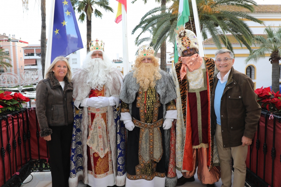 Los Reyes Magos de Oriente recorren las calles de Marbella y San Pedro Alcántara, recuperando sus tradicionales Cabalgatas tras la pandemia y acompañados de numerosos ciudadanos y visitantes