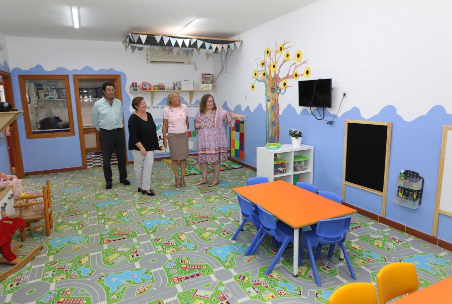 La alcaldesa destaca “el compromiso del Ayuntamiento con la enseñanza y la conciliación familiar con la puesta en marcha por primera vez de aulas de bebés en las tres guarderías municipales”
