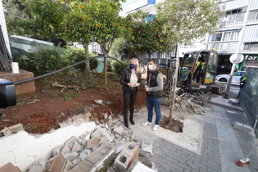 El Ayuntamiento comienza las obras de demolición y reconstrucción del muro del colegio Federico García Lorca