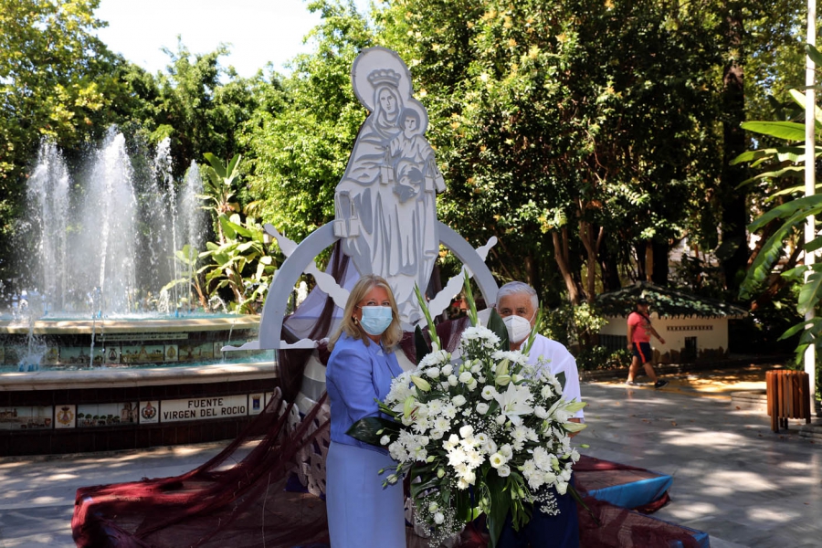 El Ayuntamiento conmemora la festividad de la Virgen del Carmen, patrona de la ciudad, con un altar con motivos marineros en el Paseo de la Alameda