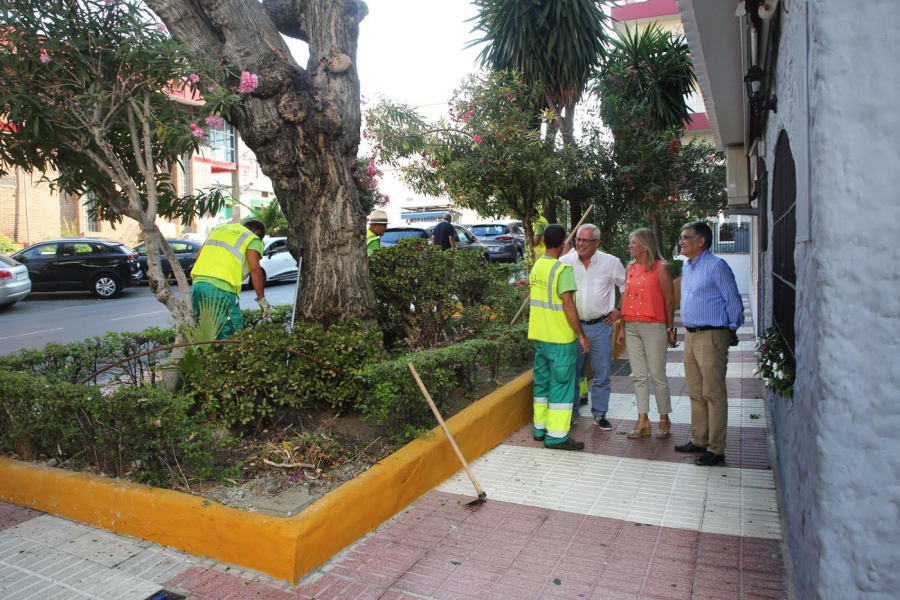 Muñoz y Piña destacan la optimización de los servicios operativos en el último año y anuncian mejoras en el mantenimiento de los parques y jardines de San Pedro Alcántara