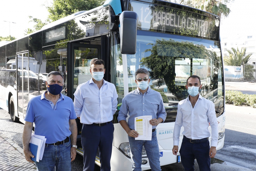 El Ayuntamiento refuerza este verano las Líneas de autobús 12 y 13 de Nueva Andalucía y San Pedro Alcántara, que han desplazado a más de 74.000 personas en su primer mes como municipales