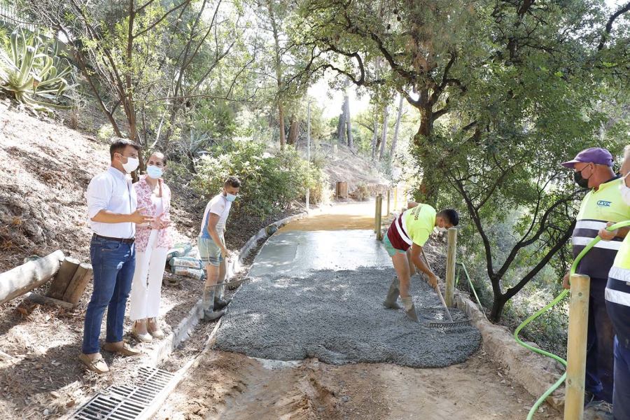 El Ayuntamiento avanza en las obras de remodelación integral de los caminos peatonales del Pecho de las Cuevas con los trabajos de hormigonado en más de 3.000 m² de superficie