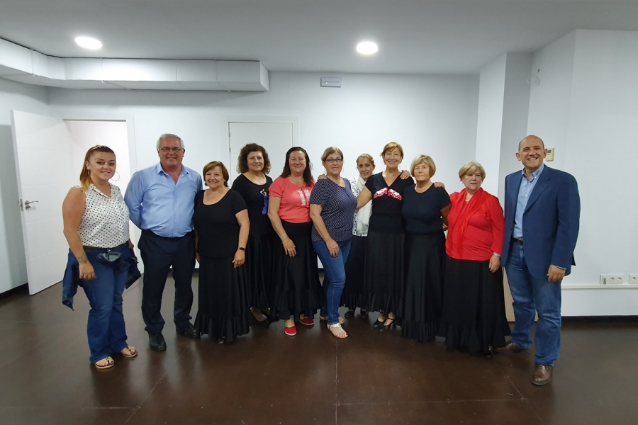 El teniente de alcalde de San Pedro Alcántara visita las instalaciones de los talleres de Baile Flamenco y Gimnasia de Arte y Cultura