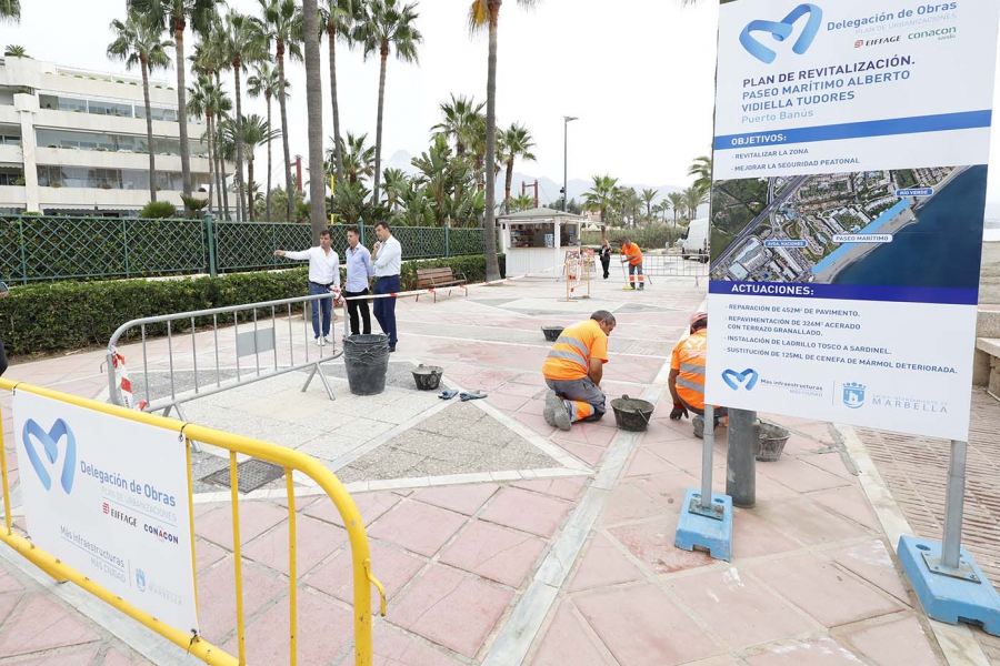 El Ayuntamiento acomete trabajos de reforma en un tramo del paseo marítimo de Levante en Puerto Banús continuando con las mejoras de la zona