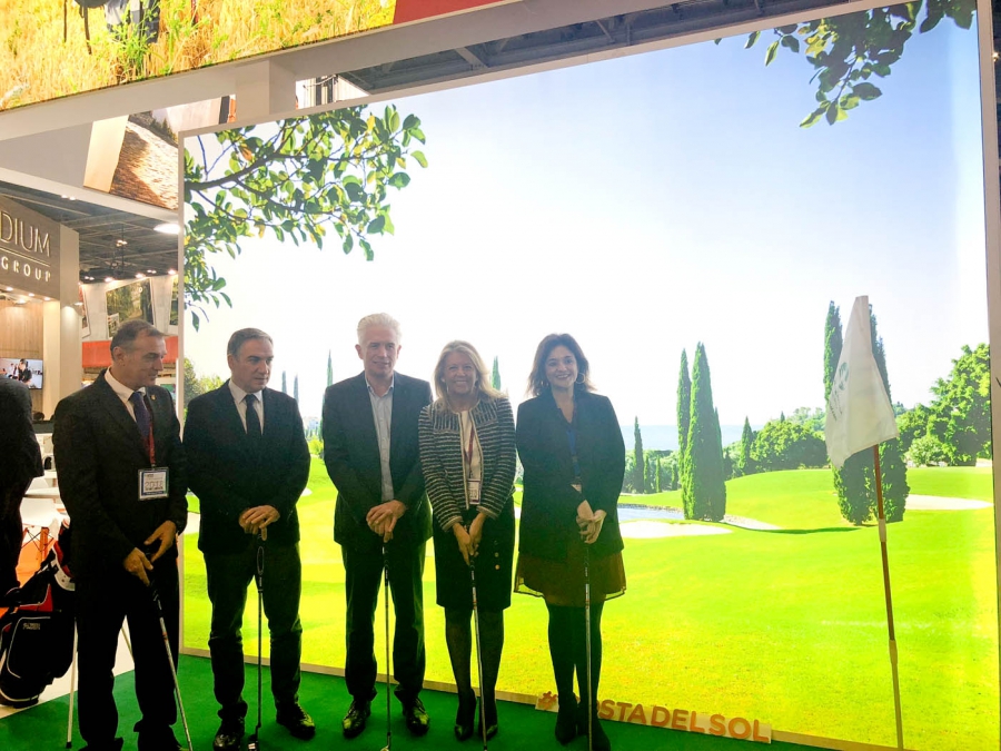 La alcaldesa destaca la apuesta por el segmento del golf y la excelencia del destino Marbella en la jornada inaugural de la World Travel Market de Londres