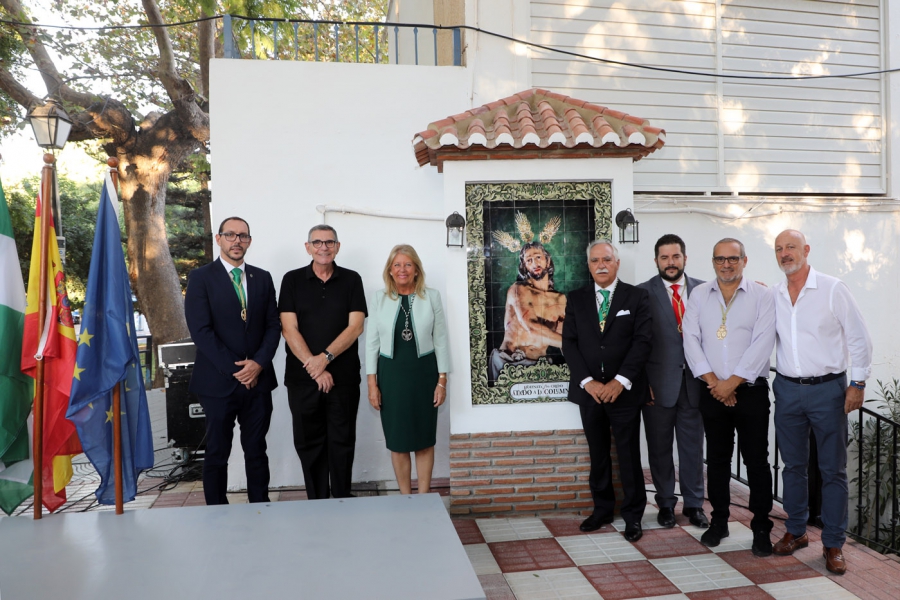 El Ayuntamiento otorga el nombre del Santo Cristo de la Columna a la escalinata de la plaza de Leganitos rindiendo homenaje a la cofradía en su 50 aniversario