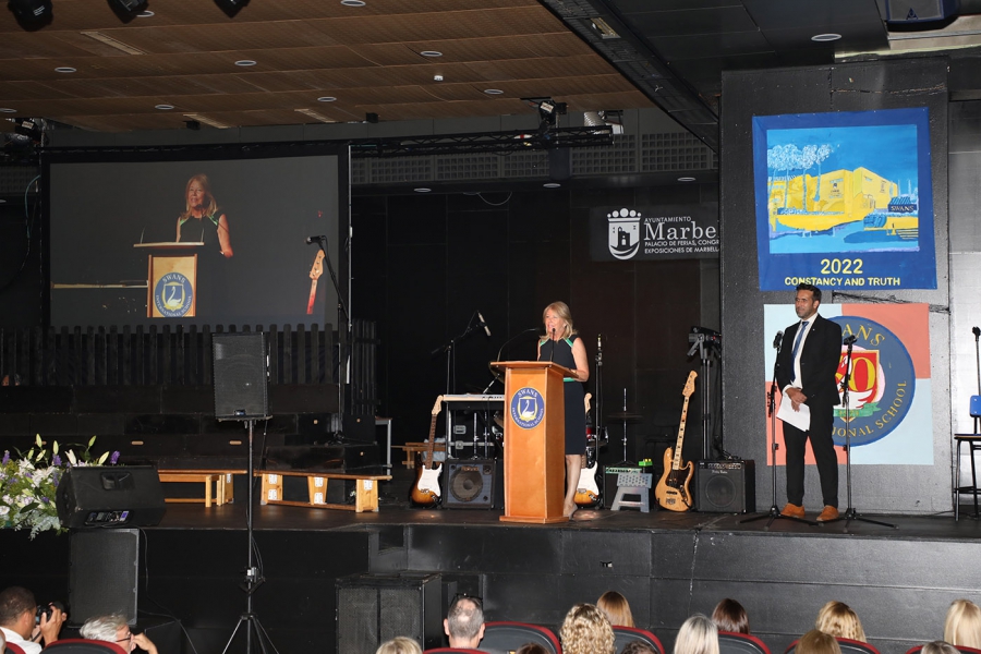 La alcaldesa destaca la trayectoria del colegio Swans “como centro educativo puntero y de referencia” en la celebración de su 50 aniversario