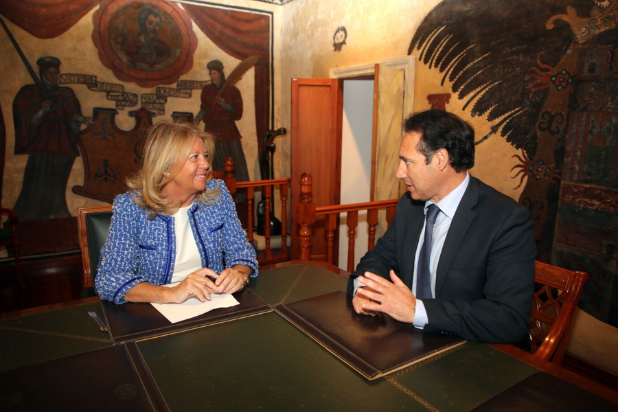 La alcaldesa ha recibido en el Ayuntamiento al nuevo director gerente del Hospital Quirónsalud Marbella