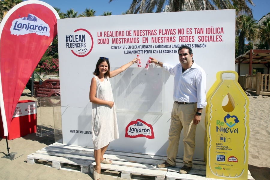 Marbella se suma a la campaña de reciclaje y concienciación para el cuidado del litoral organizada por Lanjarón
