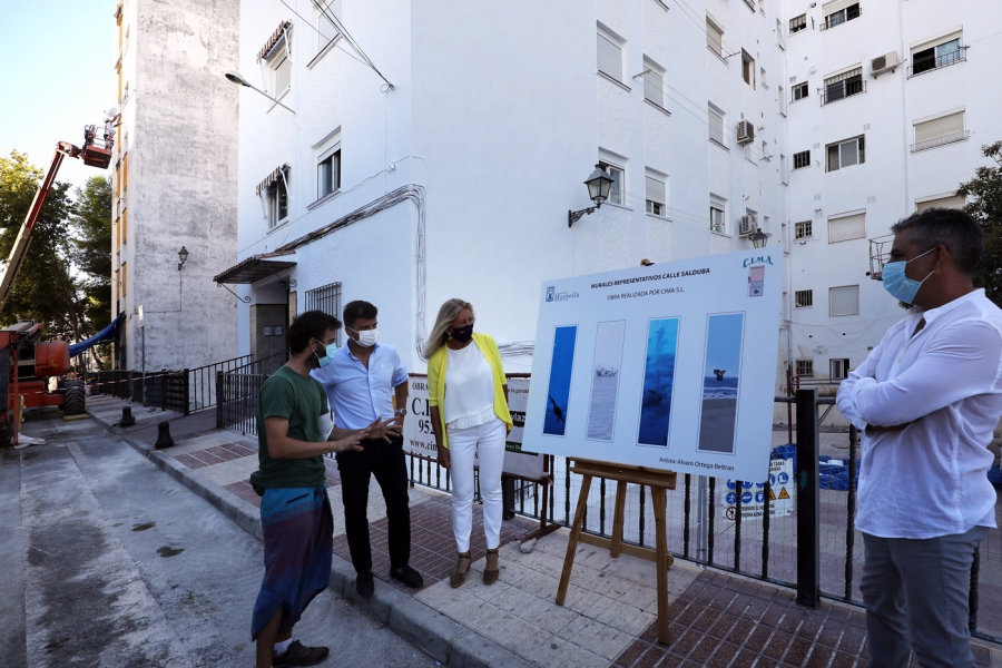 Cuatro murales de 27 metros de altura y de inspiración marinera del artista local Álvaro Ortega embellecerán fachadas de la barriada Plaza de Toros     