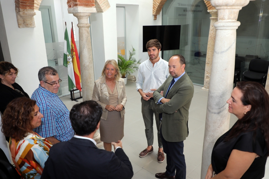 El Ayuntamiento y la Junta de Andalucía trabajan para extender los servicios de asesoramiento a emprendedores del CADE  a San Pedro Alcántara