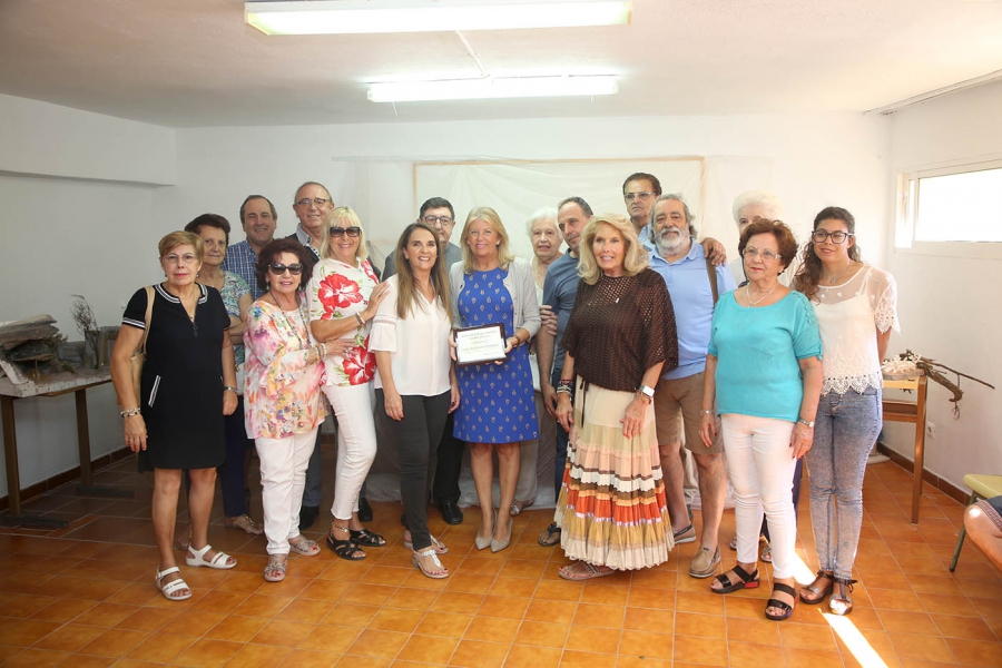 La alcaldesa asiste a la inauguración de la sede de la Asociación Belenista de Marbella
