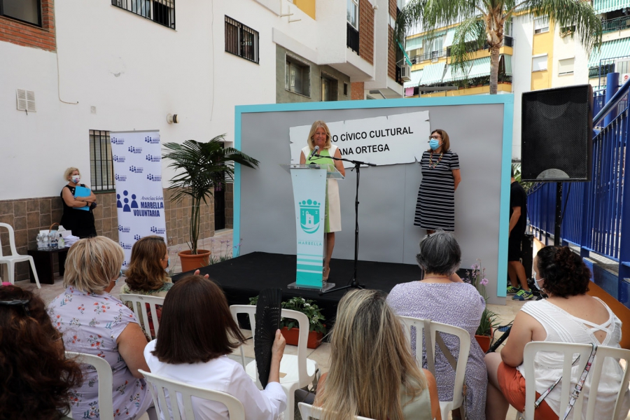 La alcaldesa destaca la “generosidad y entrega de Ana Ortega hacia los más vulnerables” en el acto de homenaje a su memoria, en el que se ha dado su nombre al Centro Cívico de Divina Pastora