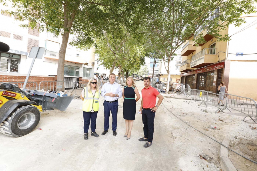 El Ayuntamiento culmina la primera fase de la remodelación integral de la avenida El Trapiche, que está mejorando las infraestructuras y modernizando el barrio de Miraflores