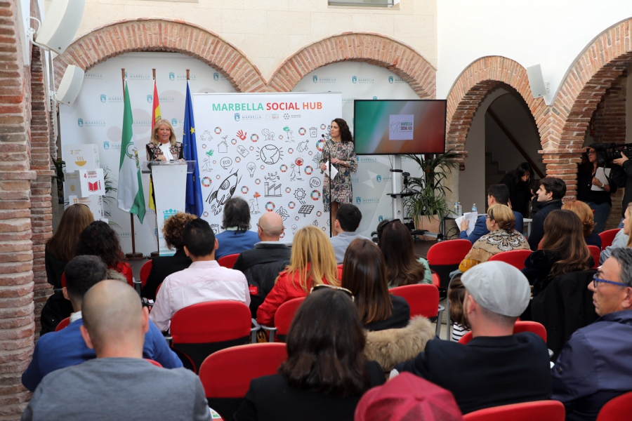 Los proyectos ‘Deconsciente’, de Adrián Soto, y ‘Tu orden natural’, de Raquel Albano, se alzan con los premios ODS y de la Aceleradora de Empresas de Marbella