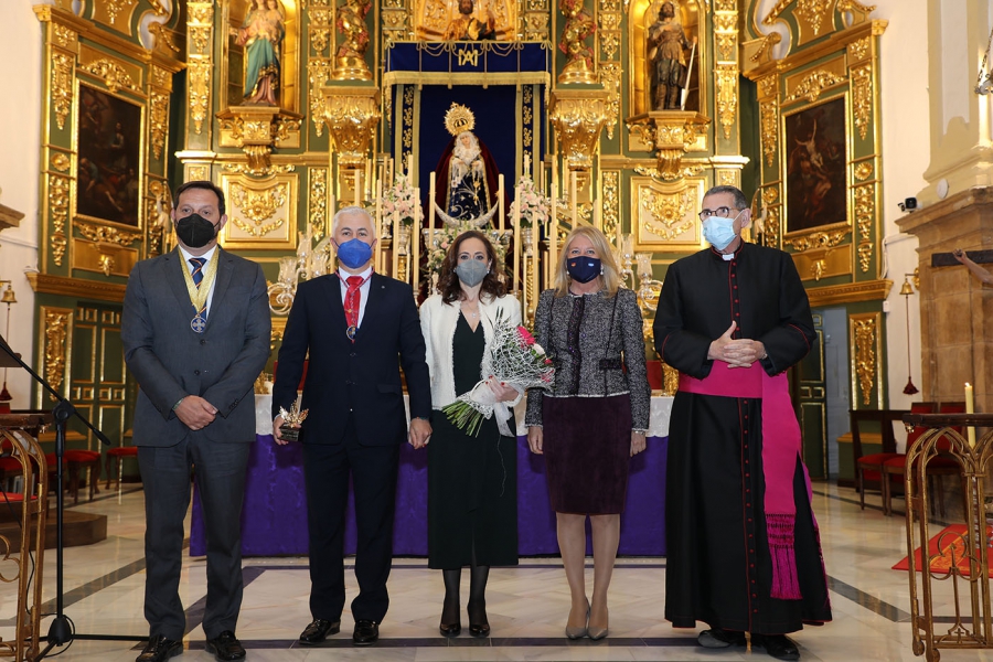 La alcaldesa asiste a la lectura del pregón de la Semana Santa de Marbella a cargo de Francisco de Asís Fuentes