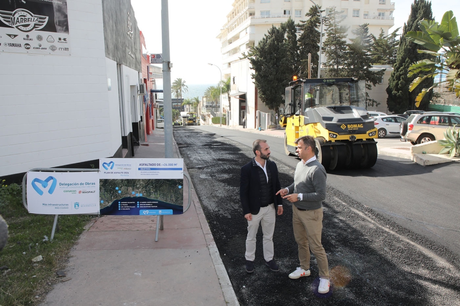El Ayuntamiento pone en marcha un nuevo Plan de Asfalto para mejorar más de 26.000 metros cuadrados de firme en Marbella, Nueva Andalucía y Las Chapas