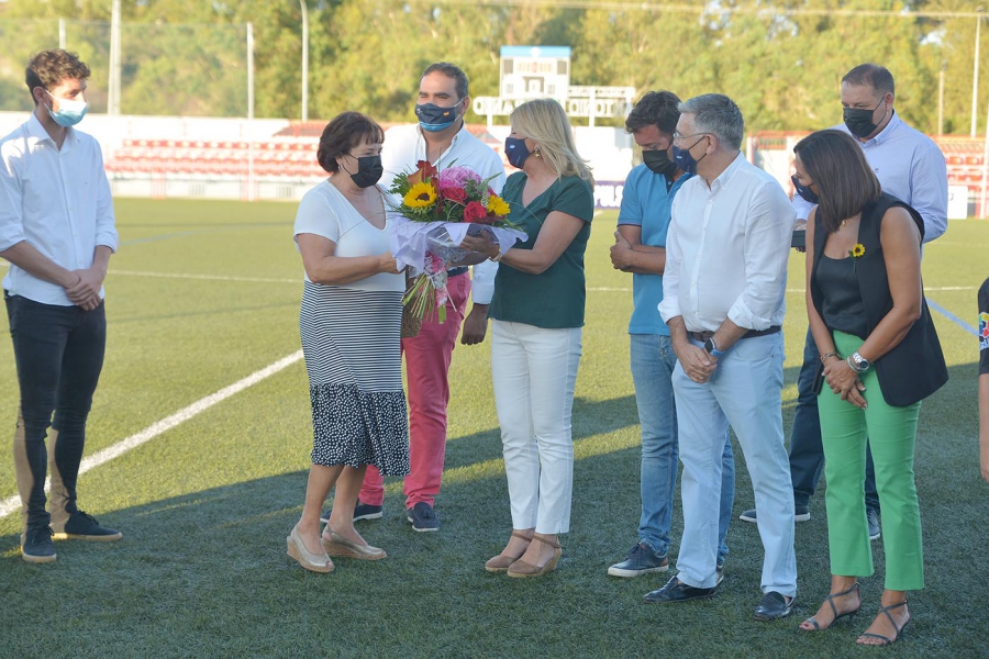 La alcaldesa asiste al acto de homenaje a Antonio Naranjo en el Estadio Municipal de Fútbol de San Pedro que lleva su nombre