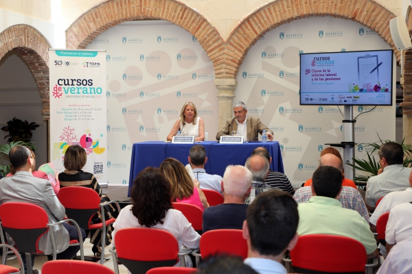 La alcaldesa subraya que “el binomio de Marbella y la Universidad de Málaga es sinónimo de éxito” durante la clausura de los Cursos de Verano, en los que han participado cerca de 400 alumnos