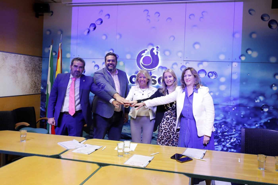 El Ayuntamiento firma un convenio con Acosol y la comunidad de propietarios de Costabella para la renovación integral de las infraestructuras de abastecimiento, saneamiento y pluviales
