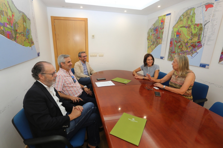 El Ayuntamiento aborda con el Colegio de Aparejadores y Arquitectos Técnicos de Málaga su decisión de redactar de manera directa el nuevo Plan General