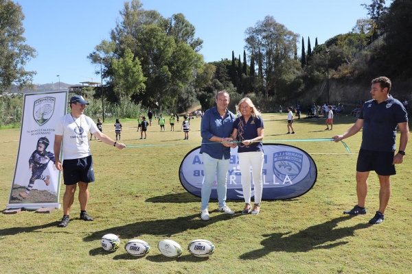 La alcaldesa subraya la proyección para la ciudad “que suponen todos los éxitos deportivos del Marbella Rugby Club” durante el acto de inauguración de su nuevo campo de entrenamiento