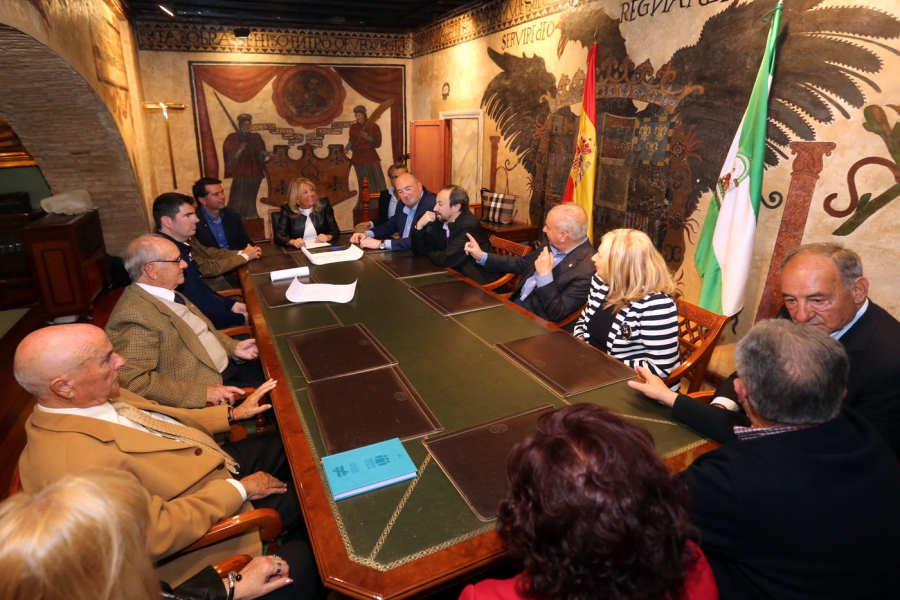 La regidora mantiene un encuentro con la nueva junta directiva de la Sociedad Recreativa y Cultural Casino de Marbella